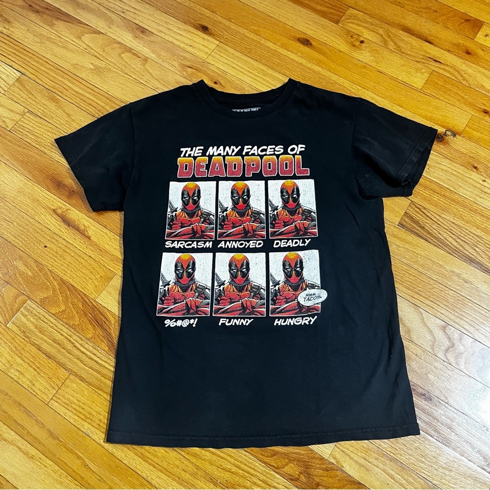 Marvel Deadpool Short Sleeve Tee - Black with Red & White Graphic